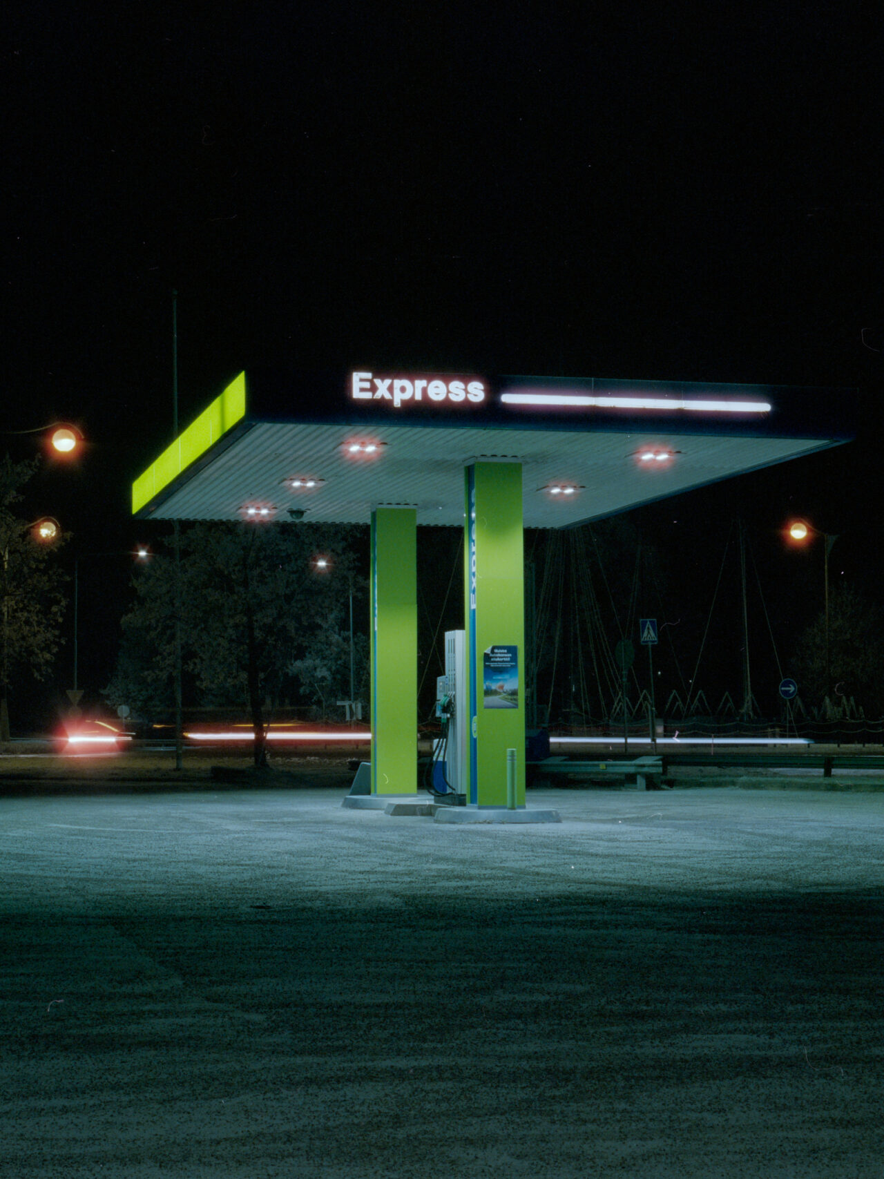 Paraisten bensapumput (värikuva, 120 filmi)