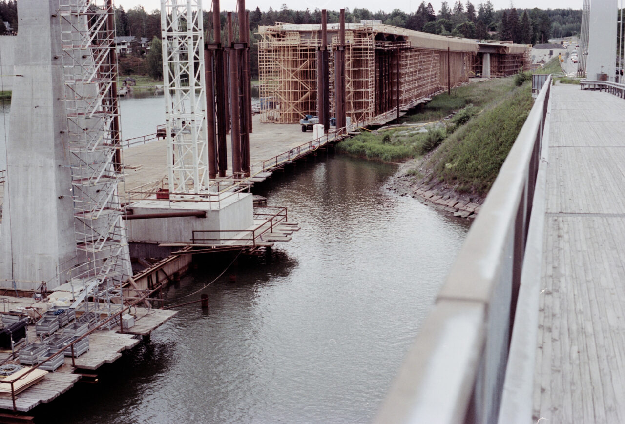 Kirjalansalmen silta (värikuva, 135 kinofilmi)